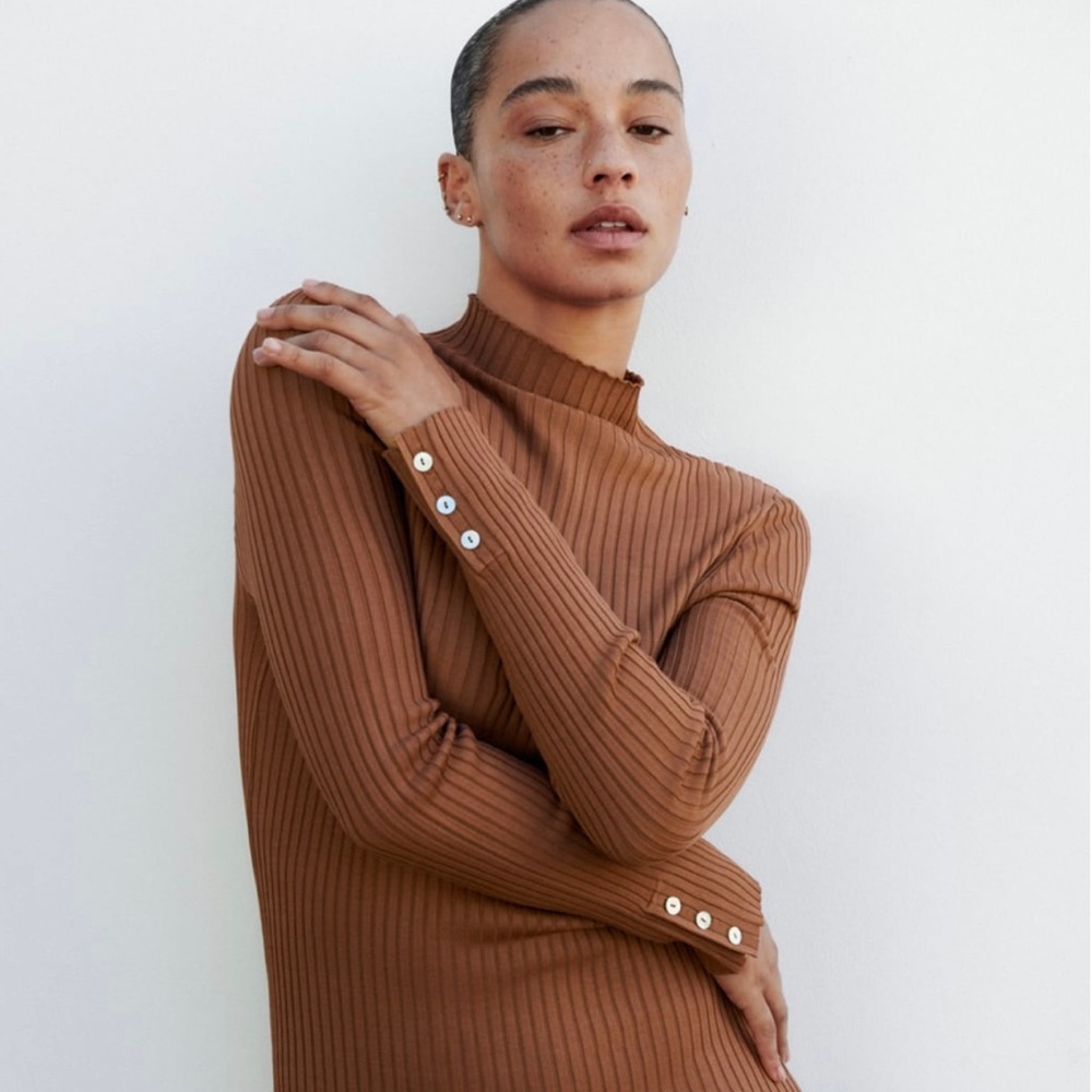 Fitted Knit Dress with side buttons!!!